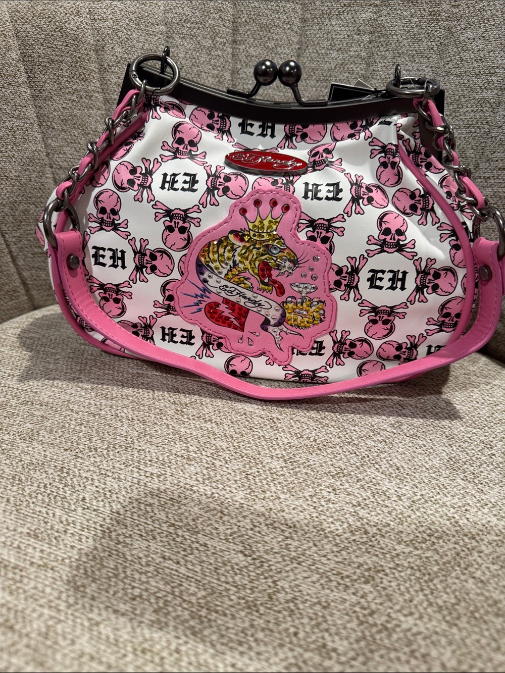 NWT Ed Hardy Pink and White Graphic Kiss-Lock Shoulder Bag